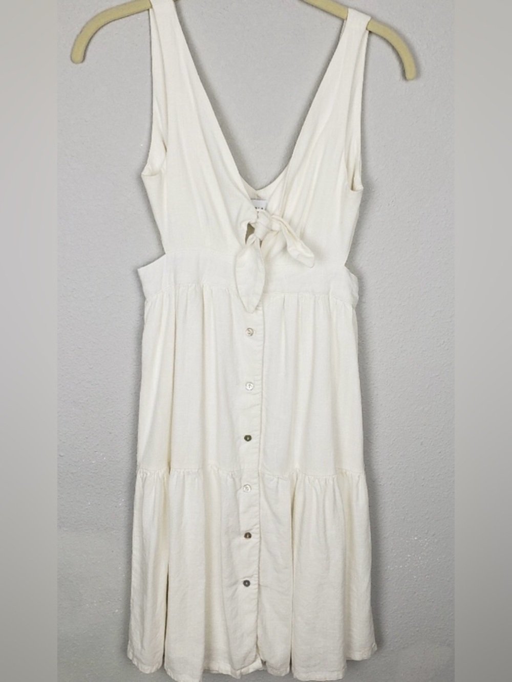 Storia - Neutral Cream Cut Out Tie-Front Dress - Small
Graduation Dress
